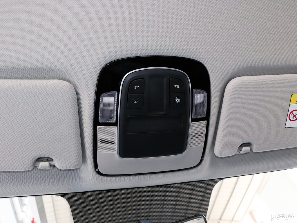 極地白名圖車廂內飾圖片
