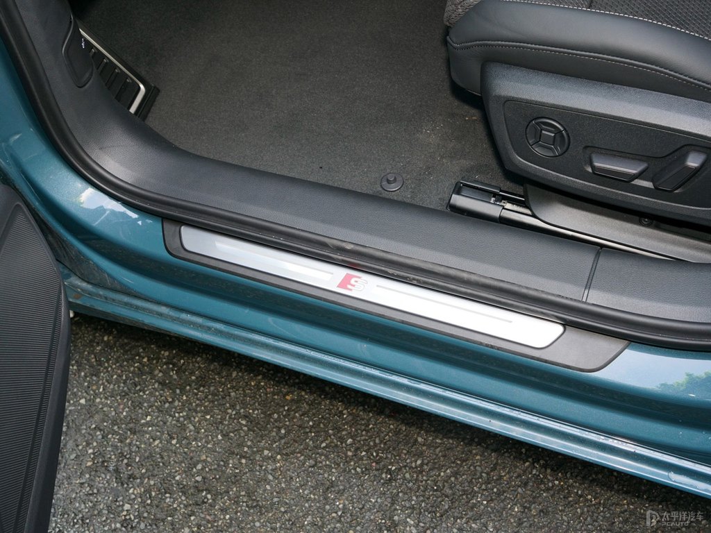 奧迪A6(進(jìn)口)車廂內(nèi)飾圖片