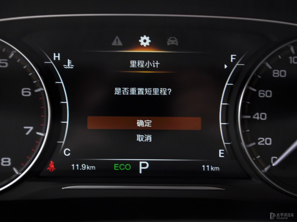 典雅黑傳祺M8中控內(nèi)飾圖片