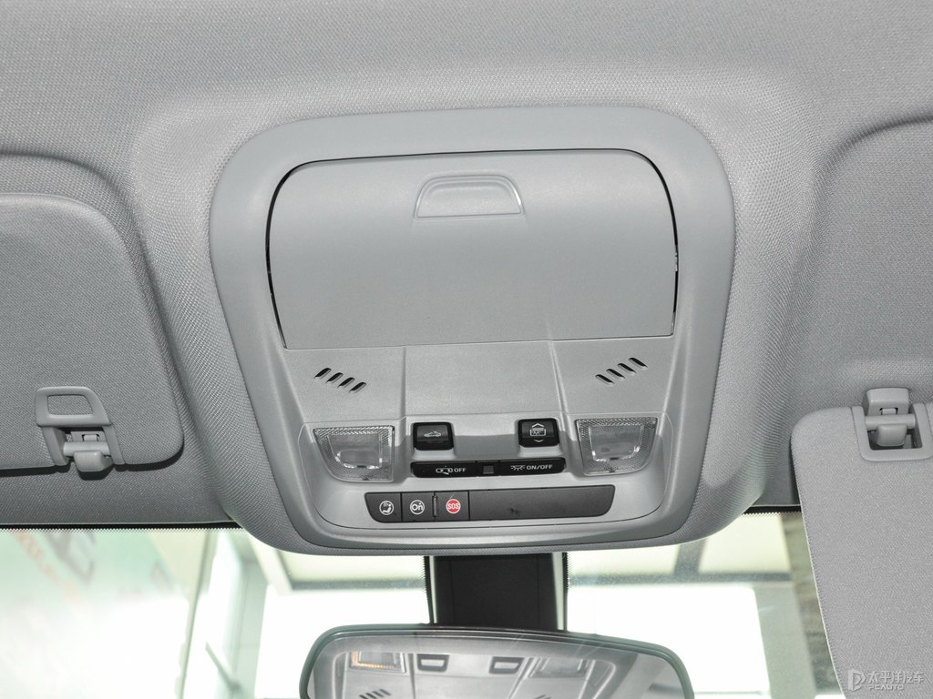 峽谷灰開拓者車廂內(nèi)飾圖片