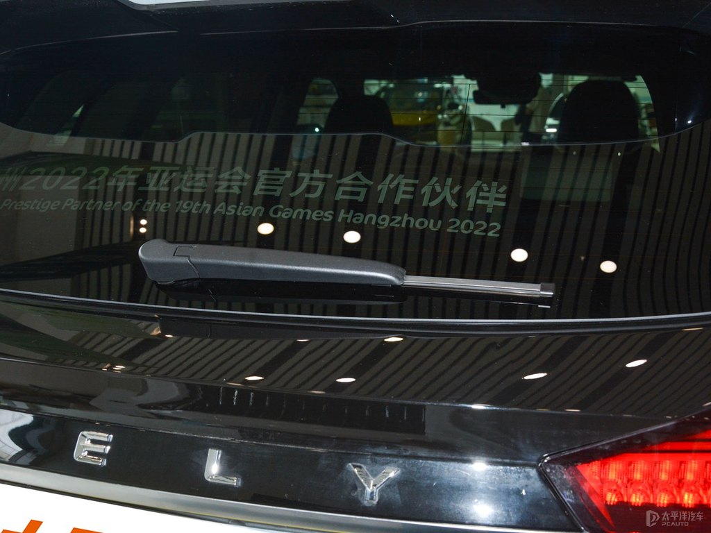 超凡灰博越車尾外觀圖片