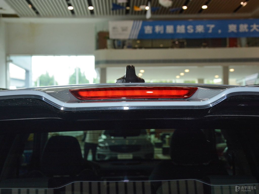 超凡灰博越車尾外觀圖片