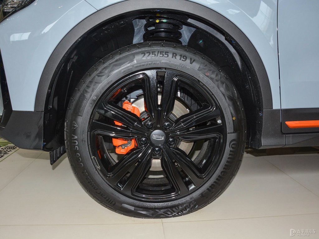 超凡灰博越車身外觀圖片