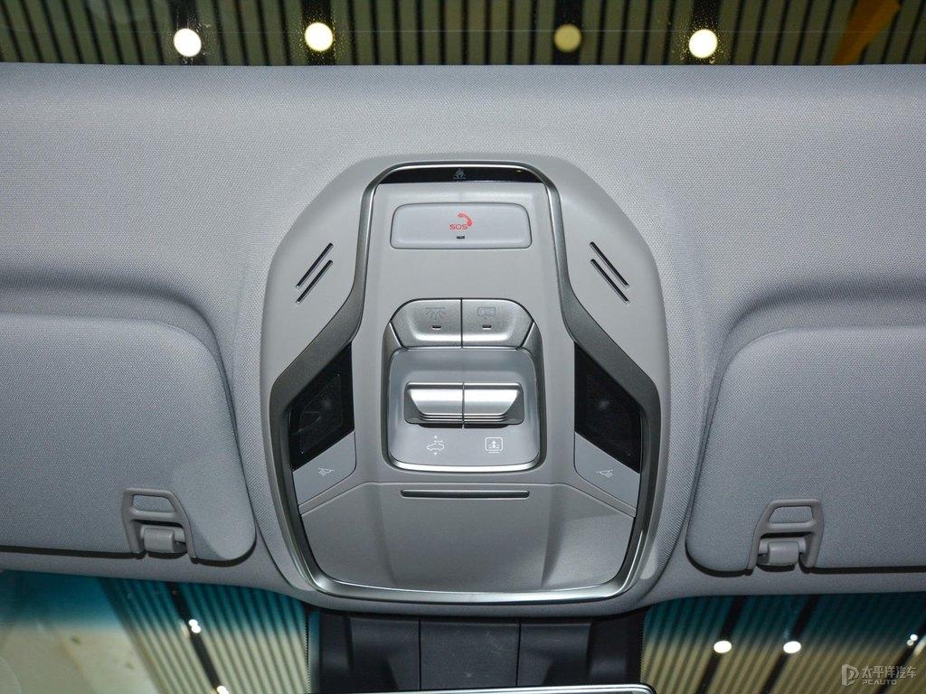 超凡灰博越車廂內(nèi)飾圖片