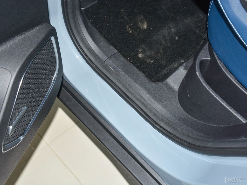 超凡灰博越車(chē)廂內(nèi)飾圖片