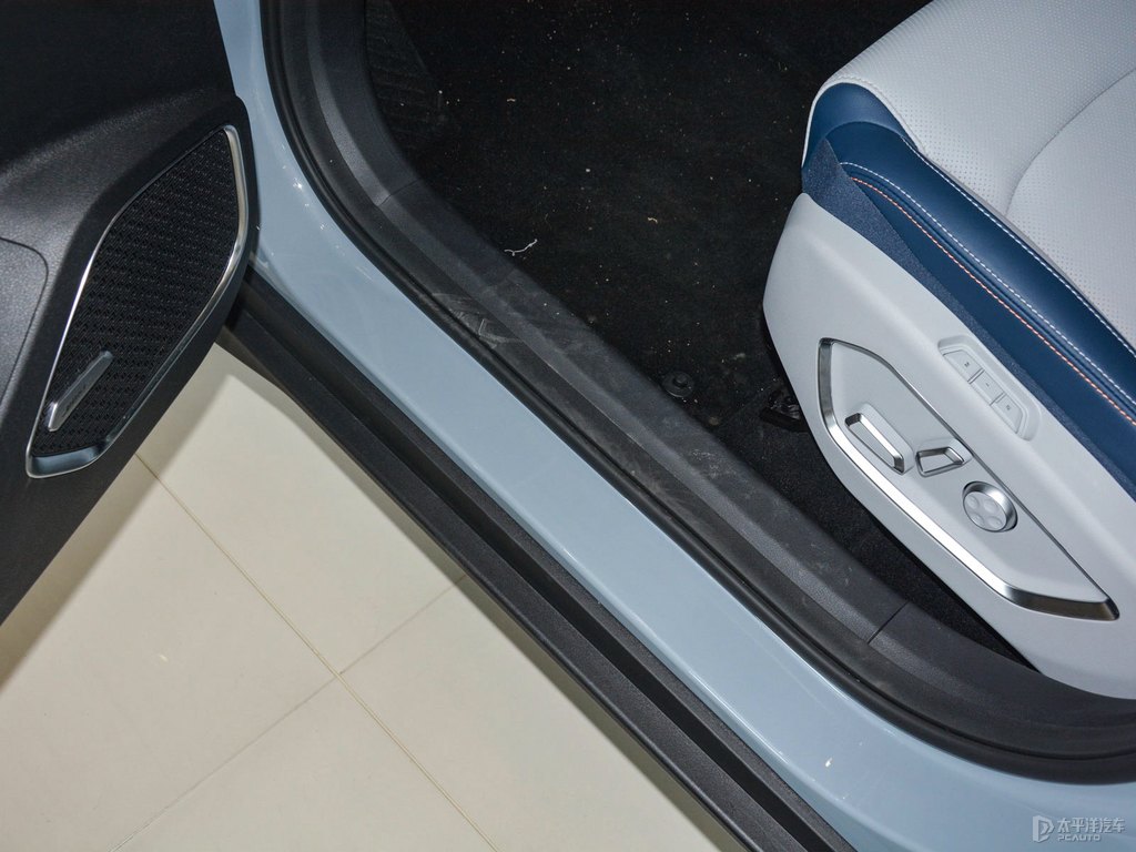 超凡灰博越車廂內(nèi)飾圖片