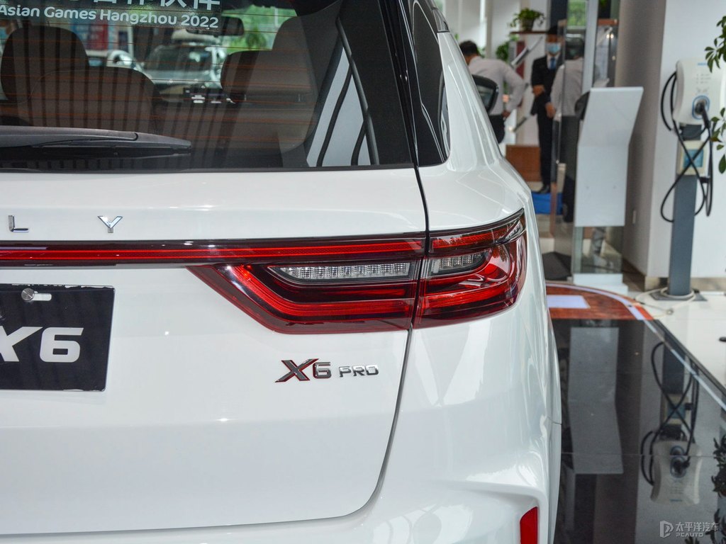 漢玉白遠(yuǎn)景X6車(chē)尾外觀圖片