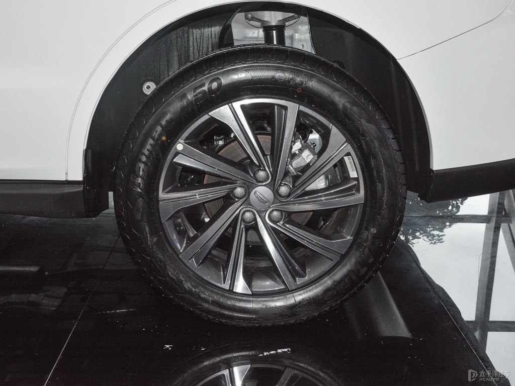 漢玉白遠(yuǎn)景X6車身外觀圖片