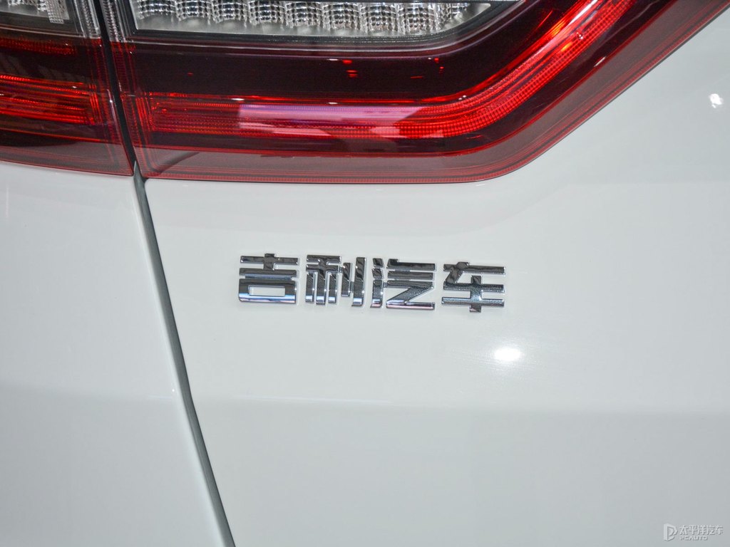漢玉白遠景X6車尾外觀圖片