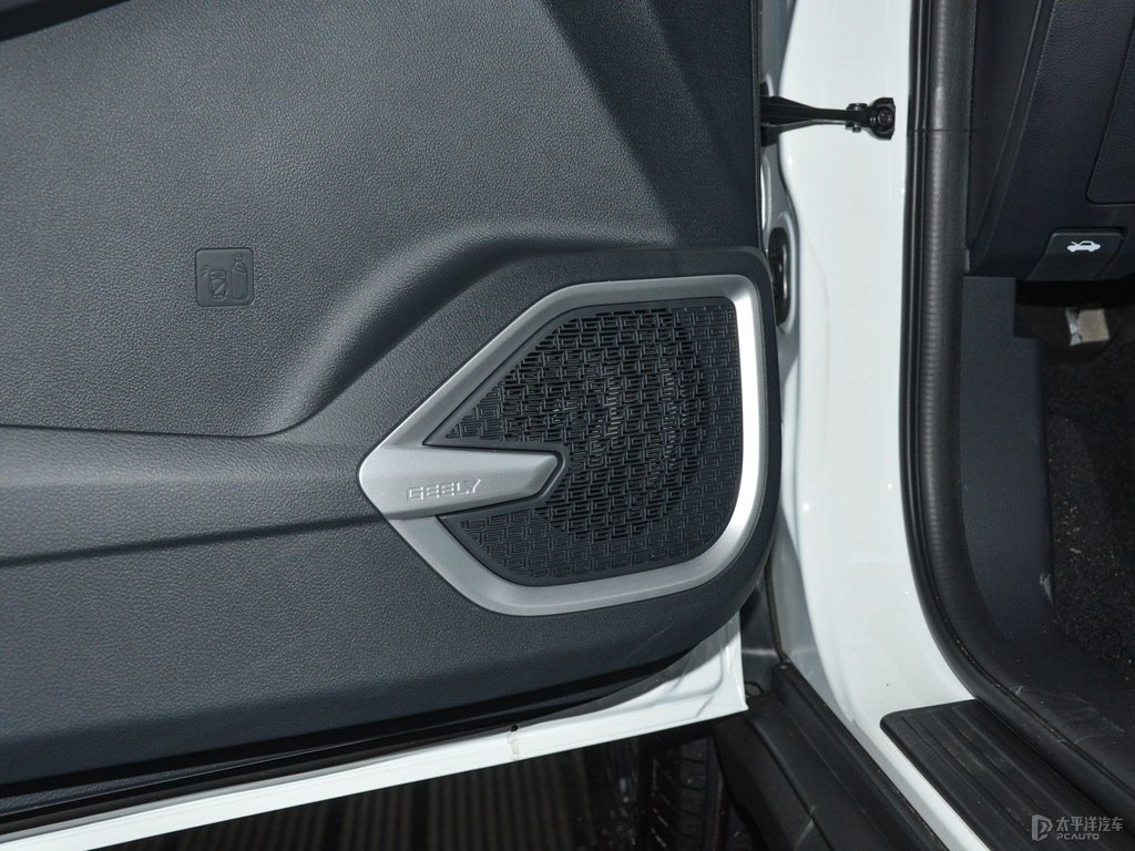 漢玉白遠(yuǎn)景X6車廂內(nèi)飾圖片
