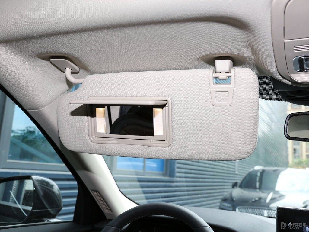 瀚金黑飛行家車廂內(nèi)飾圖片
