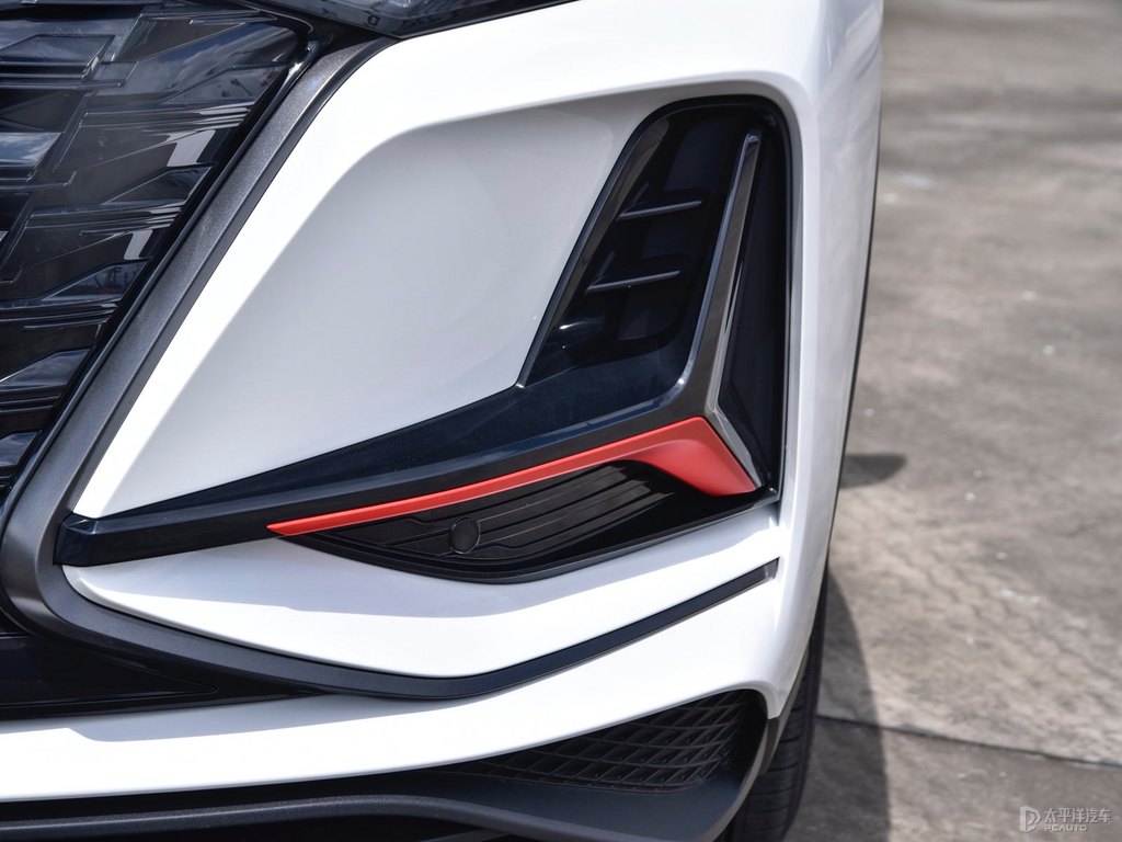 炫晶白長安CS75 PLUS車頭外觀圖片