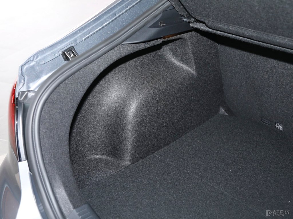 雷霆灰MG6后備廂空間圖片