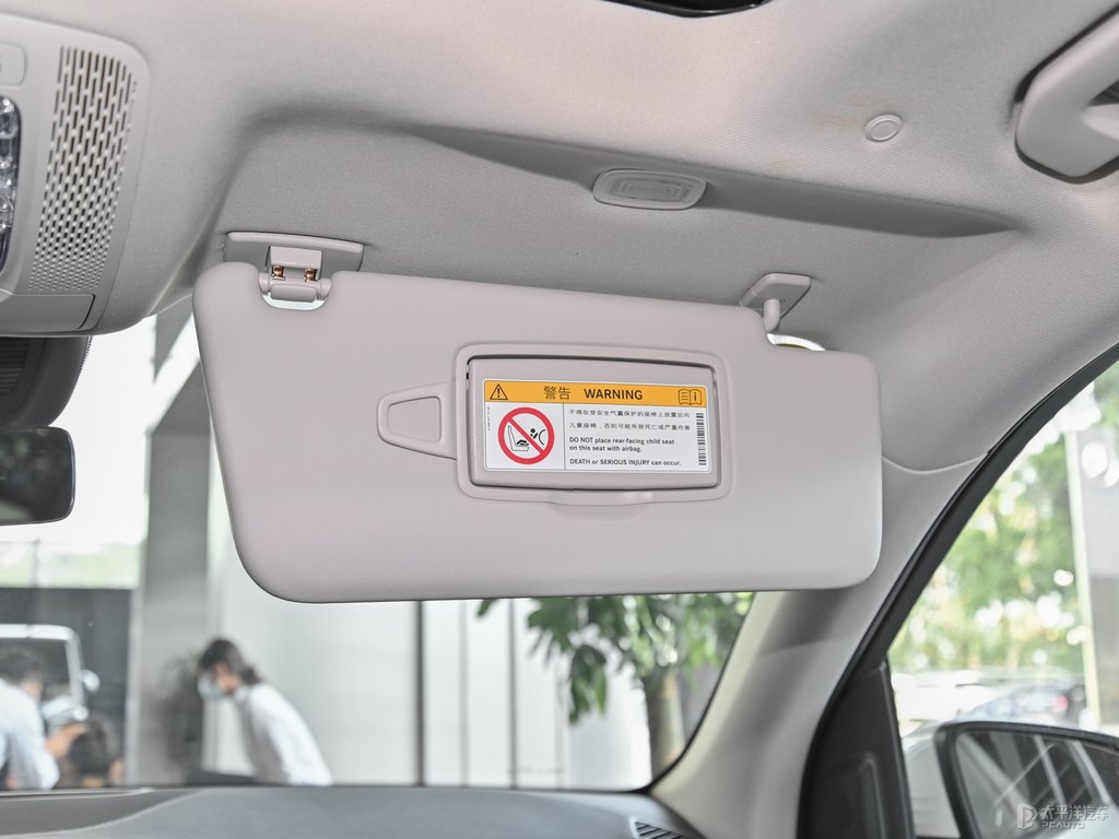北極白奔馳GLE車廂內(nèi)飾圖片