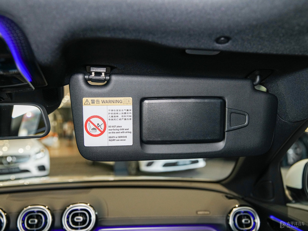 貝母白奔馳C級車廂內(nèi)飾圖片
