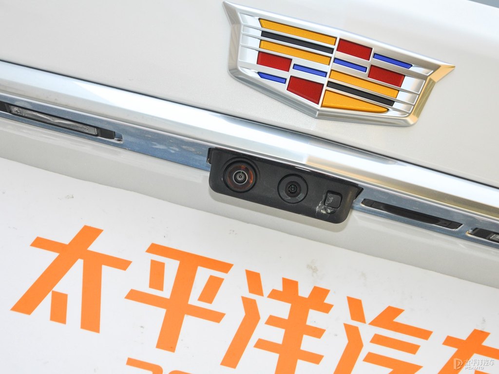 鉆白凱迪拉克XT5車尾外觀圖片