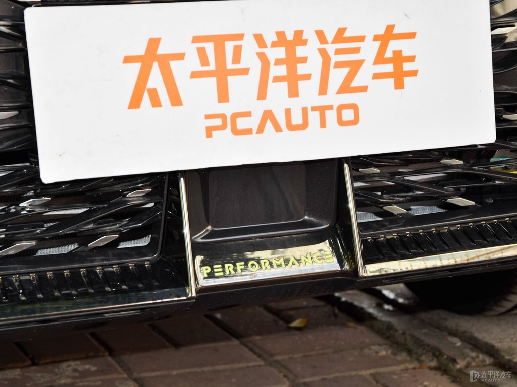 玄武黑榮威RX5車頭外觀圖片
