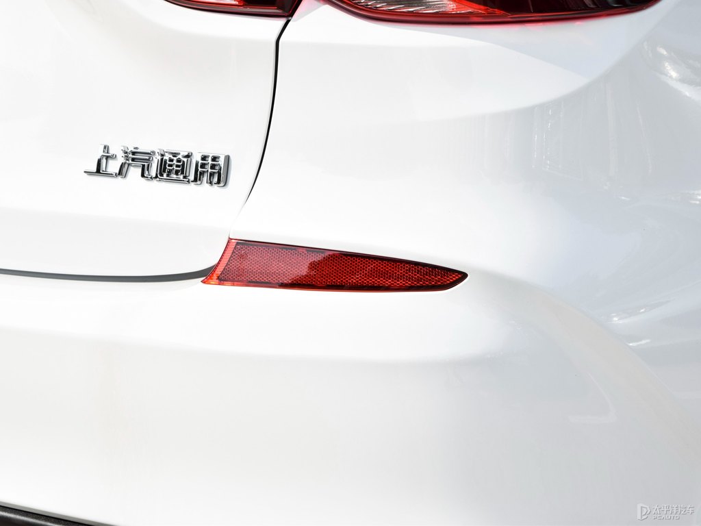 天真白科魯澤車尾外觀圖片