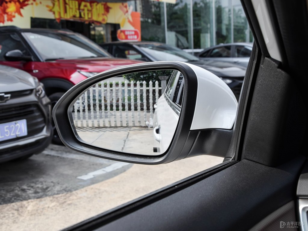 天真白科魯澤車身外觀圖片