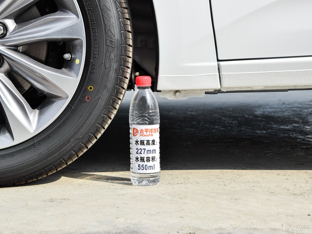 天真白科魯澤車身外觀圖片