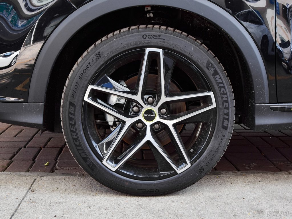 玄武黑榮威RX5車(chē)身外觀圖片