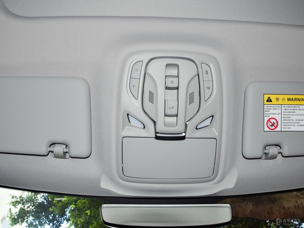 玄武黑榮威RX5車廂內(nèi)飾圖片