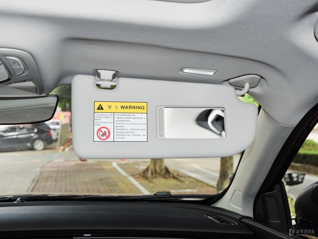 玄武黑榮威RX5車廂內(nèi)飾圖片