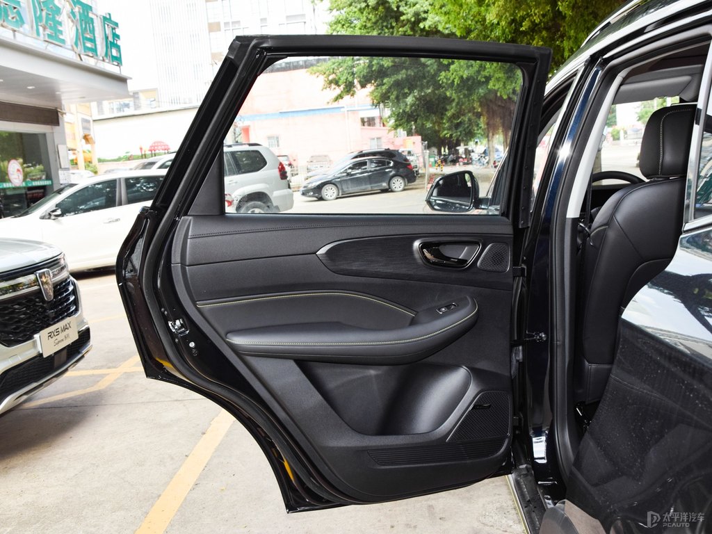 玄武黑榮威RX5車廂內(nèi)飾圖片