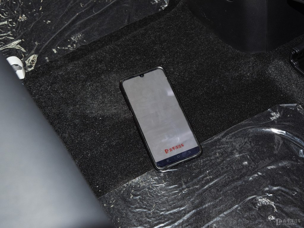 玄武黑榮威RX5駕乘空間空間圖片