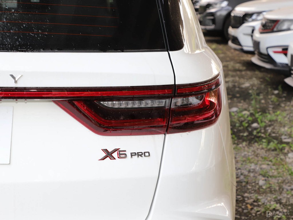 漢玉白遠(yuǎn)景X6車(chē)尾外觀圖片