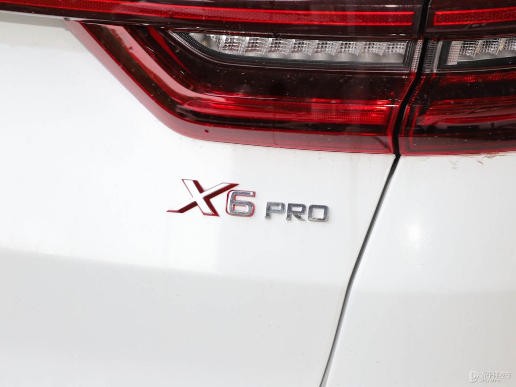漢玉白遠(yuǎn)景X6車尾外觀圖片
