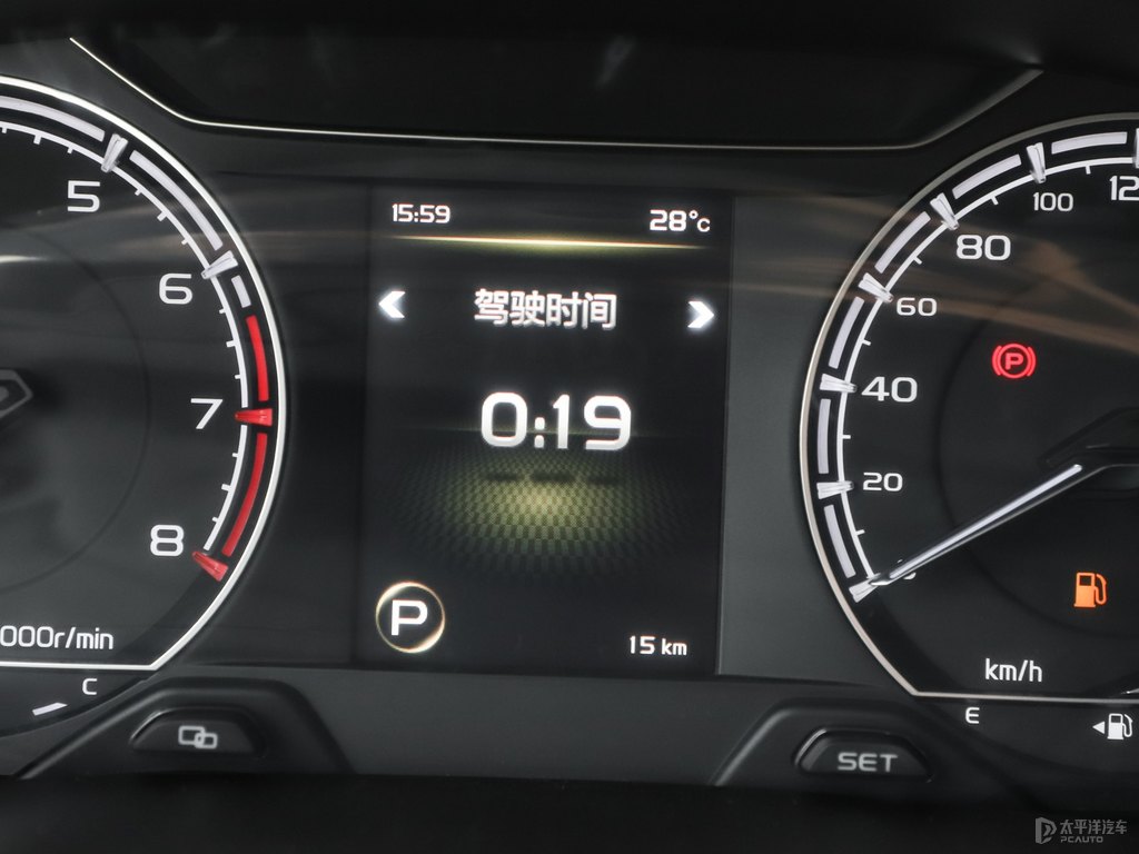 漢玉白遠(yuǎn)景X6中控內(nèi)飾圖片