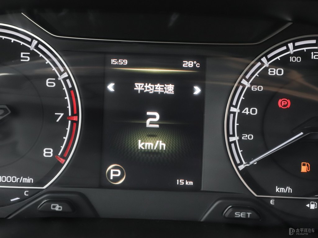漢玉白遠景X6中控內(nèi)飾圖片