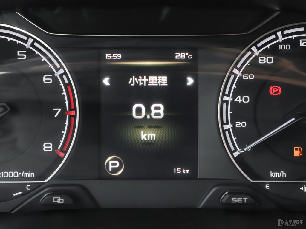 漢玉白遠(yuǎn)景X6中控內(nèi)飾圖片