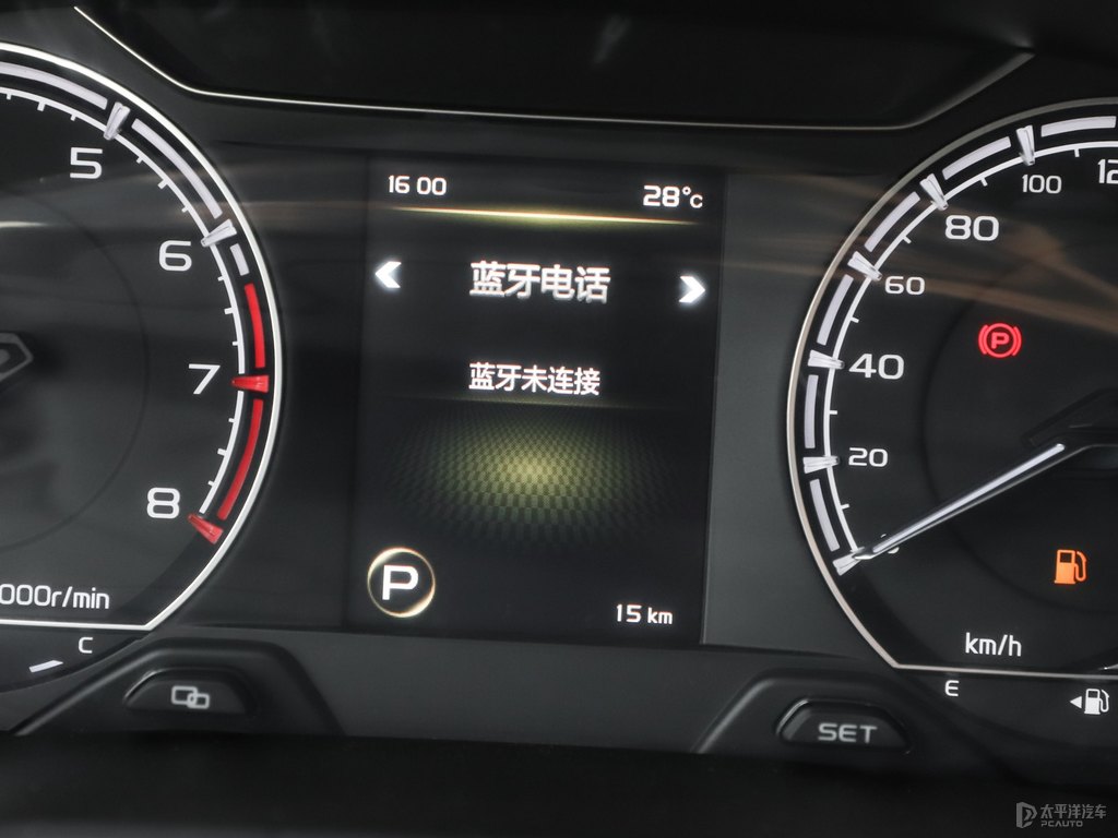 漢玉白遠(yuǎn)景X6中控內(nèi)飾圖片
