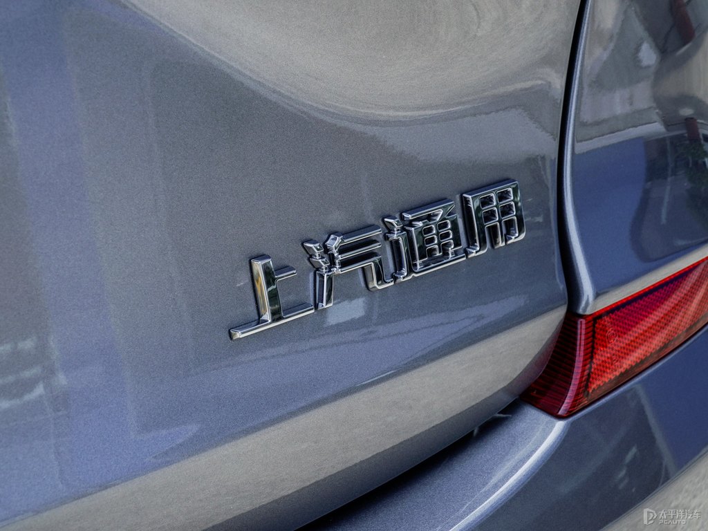 高冷灰科魯澤車尾外觀圖片