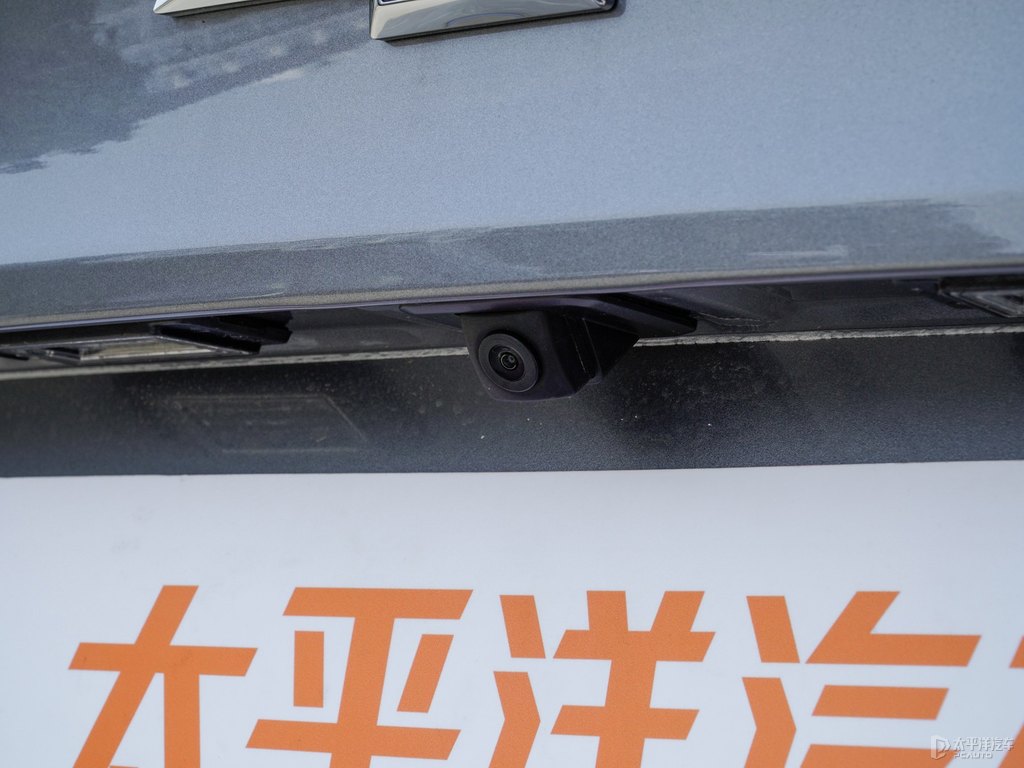 高冷灰科魯澤車尾外觀圖片