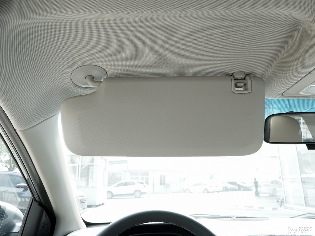 高冷灰科魯澤車廂內(nèi)飾圖片
