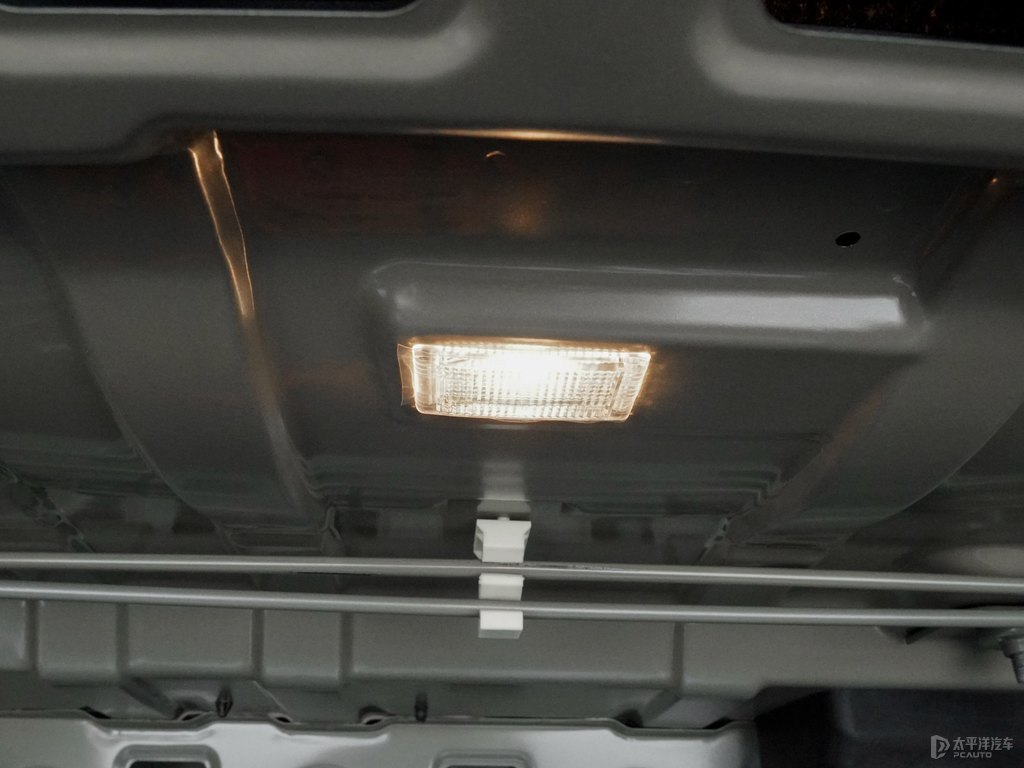 高冷灰科魯澤后備廂空間圖片