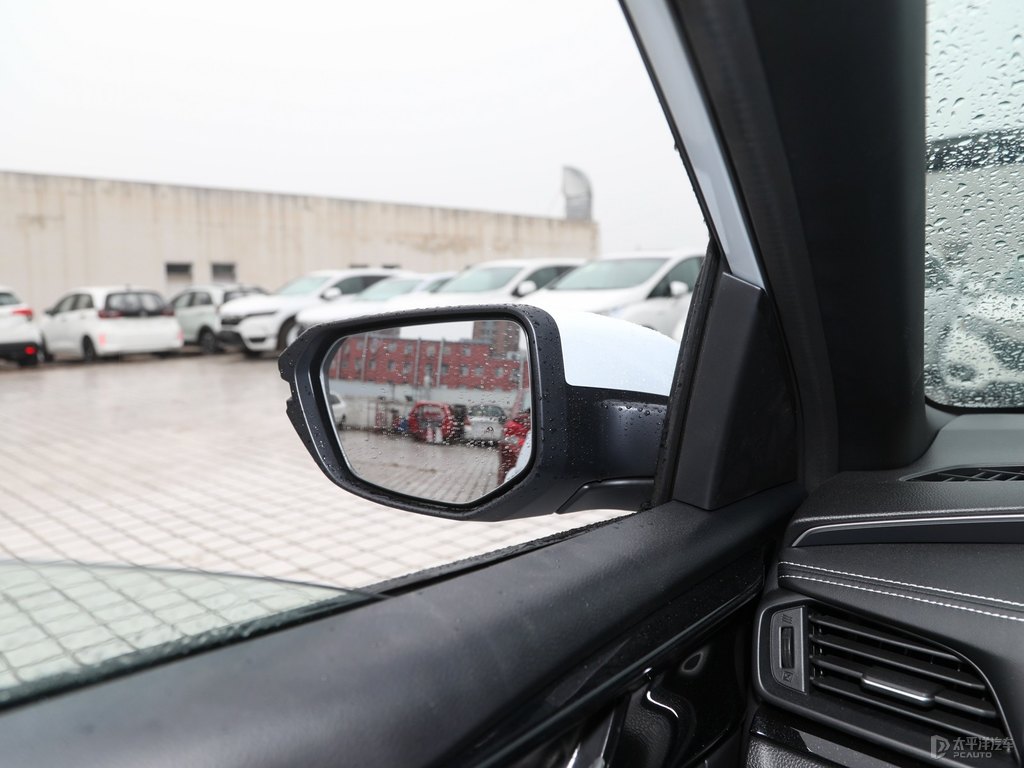 凌派車身外觀圖片