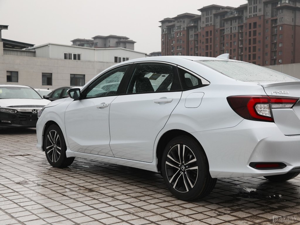 凌派車身外觀圖片