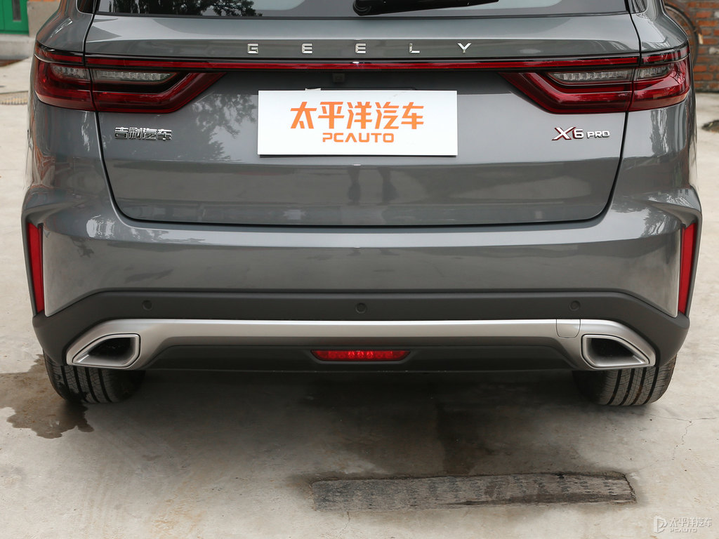 鈦金灰遠景X6車尾外觀圖片