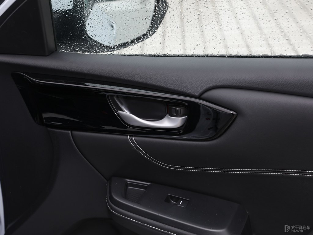 凌派車廂內飾圖片