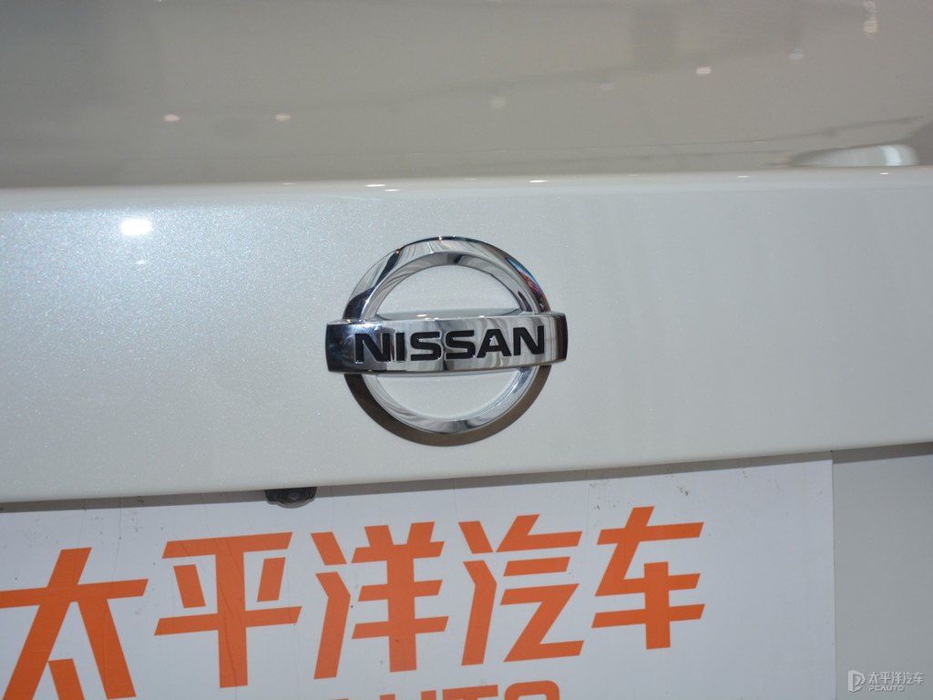珠光白軒逸車尾外觀圖片