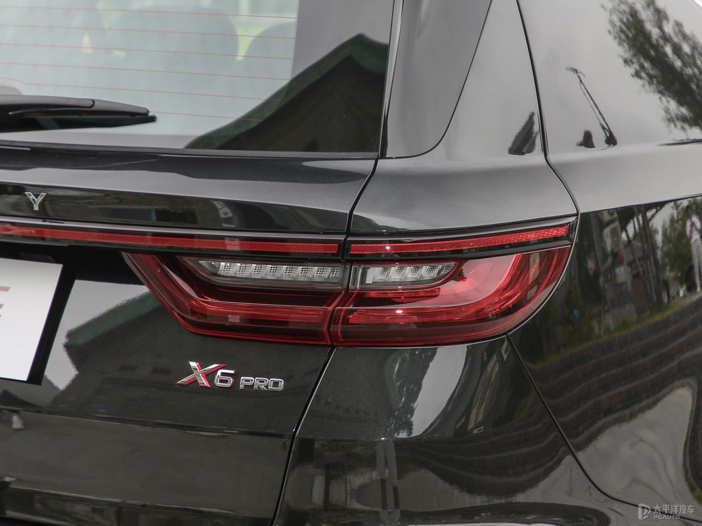 墨玉黑遠(yuǎn)景X6車尾外觀圖片