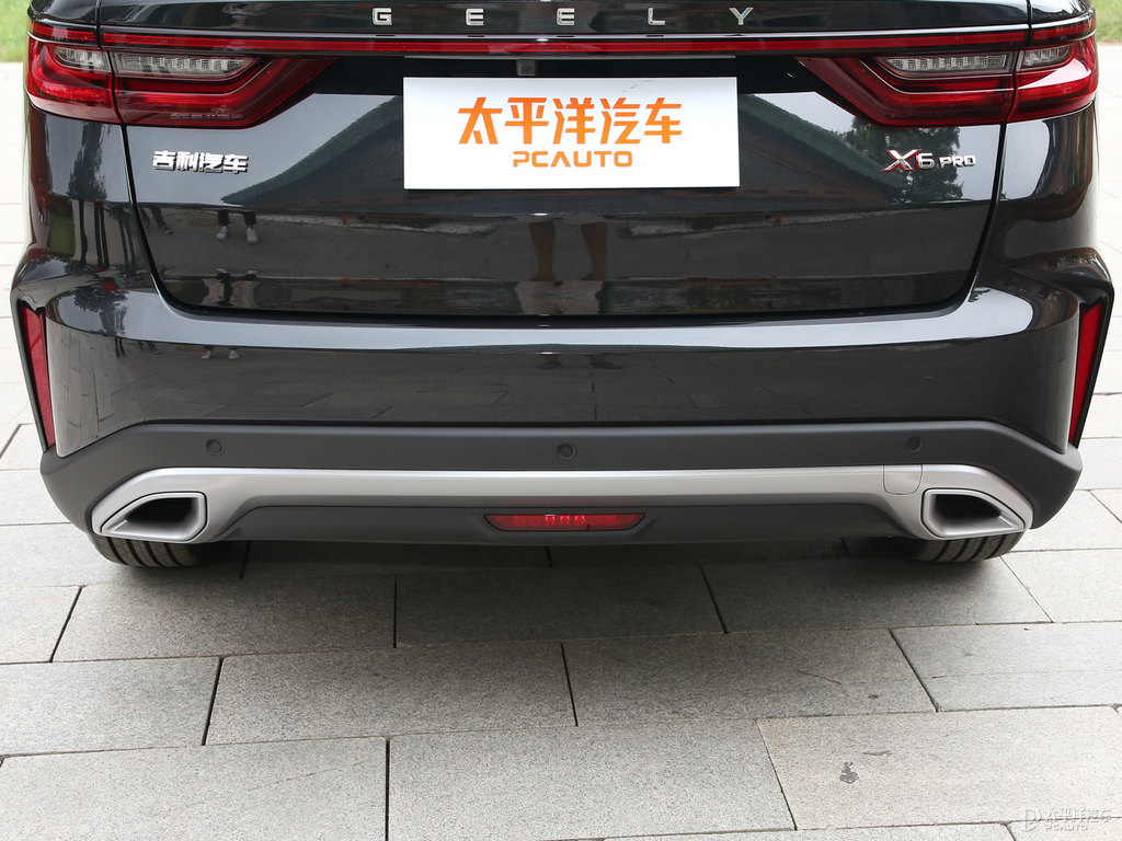 墨玉黑遠景X6車尾外觀圖片
