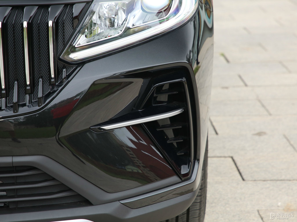 墨玉黑遠(yuǎn)景X6車頭外觀圖片