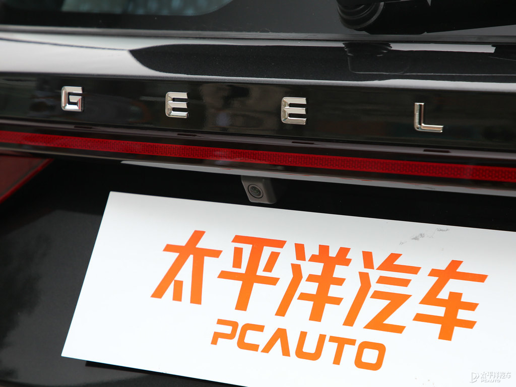 墨玉黑遠(yuǎn)景X6車尾外觀圖片