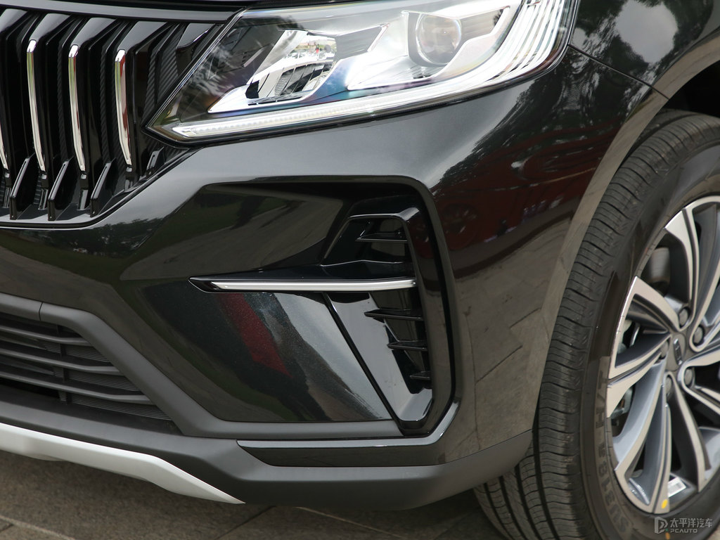 墨玉黑遠(yuǎn)景X6車頭外觀圖片
