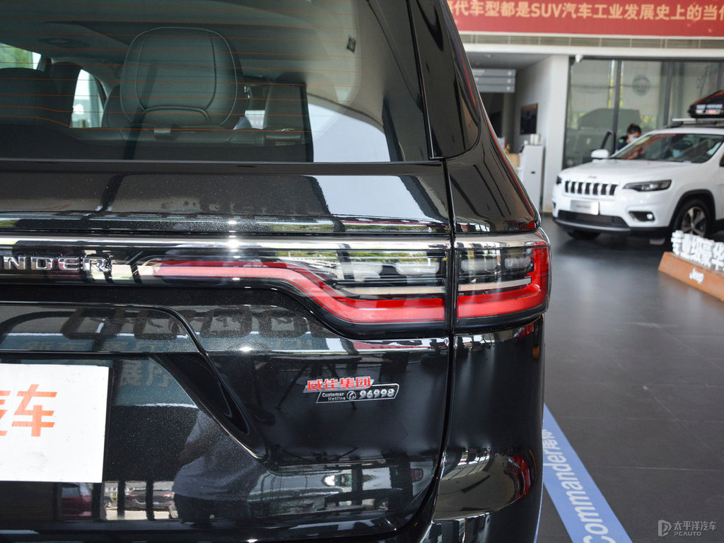 北極黑大指揮官車尾外觀圖片